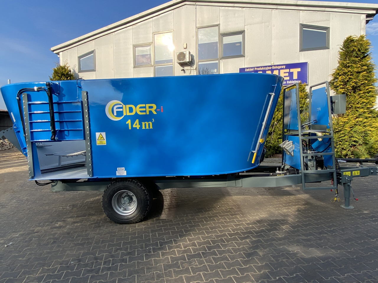 ZAMET Futtermischwagen / Feed mixer / Melangeuse / Carro miscelatore / Vagoneta 2 sinfines / Кормораздатчик 2 шнека / Wóz paszowy 14 m3 - Voermengwagen: afbeelding 1 ZAMET Futtermischwagen / Feed mixer / Melangeuse / Carro miscelatore / Vagoneta 2 sinfines / Кормораздатчик 2 шнека / Wóz paszowy 14 m3 - Voermengwagen: afbeelding 1