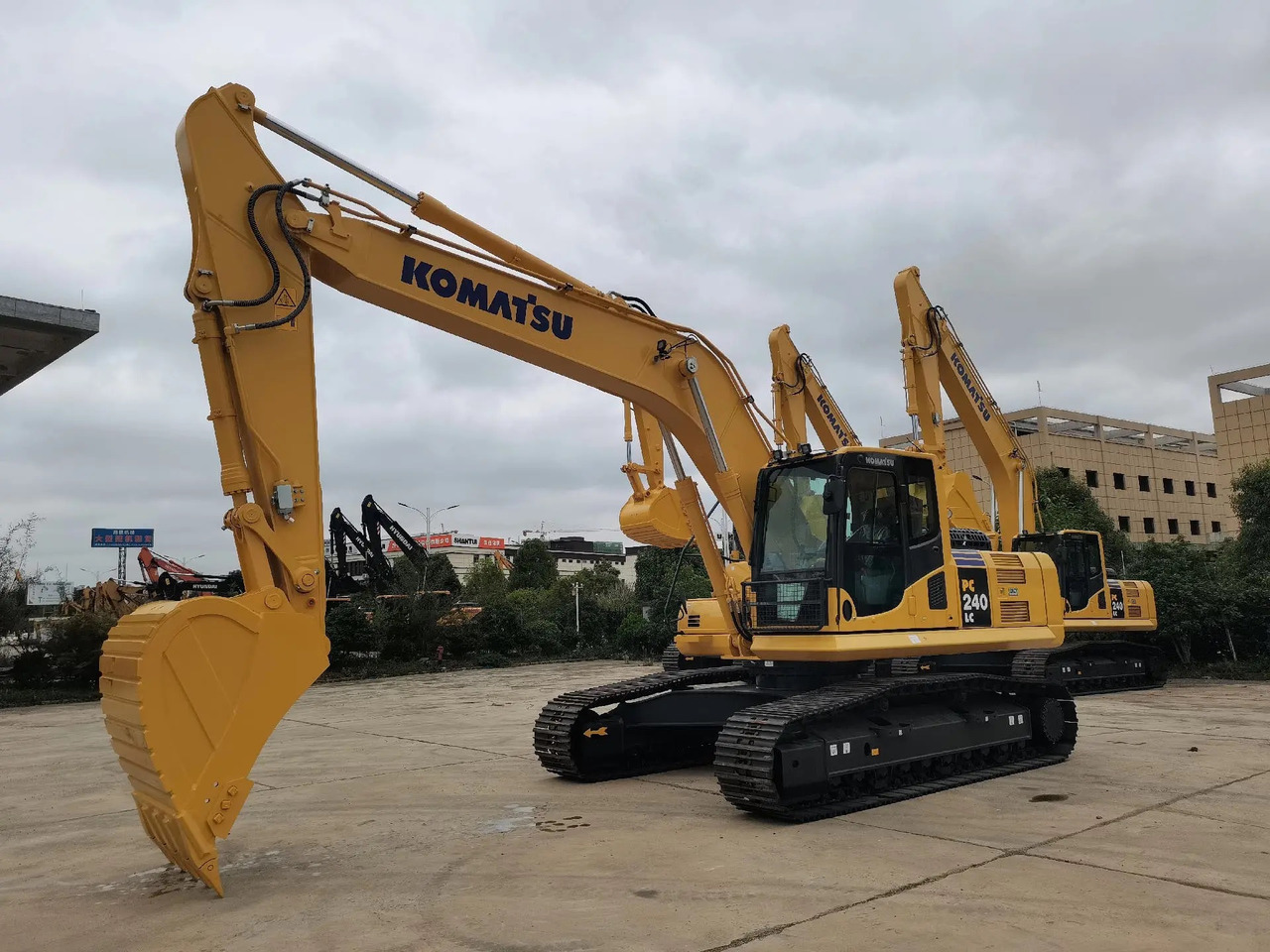 KOMATSU PC240-8 - Rupsgraafmachine: afbeelding 2 KOMATSU PC240-8 - Rupsgraafmachine: afbeelding 2