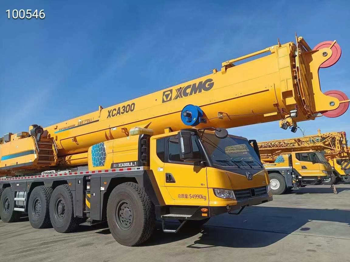 XCMG XCA300 - Alle terrein kraan: afbeelding 1 XCMG XCA300 - Alle terrein kraan: afbeelding 1