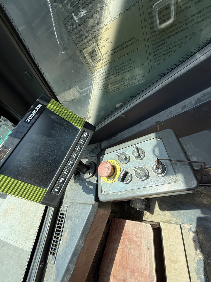 ZOOMLION ZTC801V - Mobiele kraan: afbeelding 2 ZOOMLION ZTC801V - Mobiele kraan: afbeelding 2