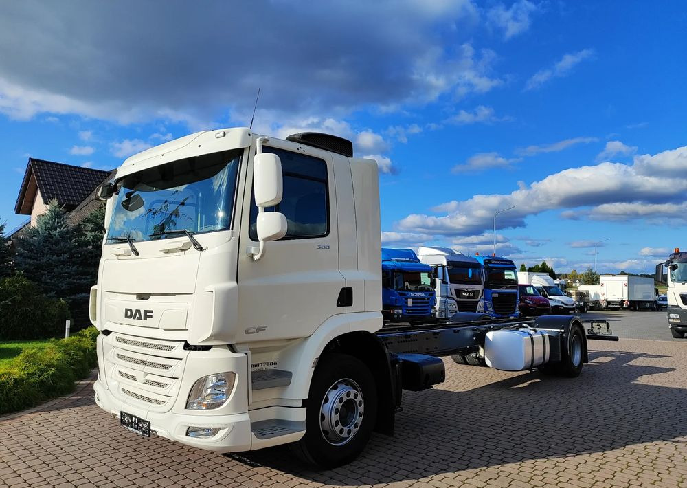 DAF CF 300 4X2 18T EURO 6 SILNIK 11L RAMA DO ZABUDOWY 176 TYS KM - Chassis vrachtwagen: afbeelding 1 DAF CF 300 4X2 18T EURO 6 SILNIK 11L RAMA DO ZABUDOWY 176 TYS KM - Chassis vrachtwagen: afbeelding 1