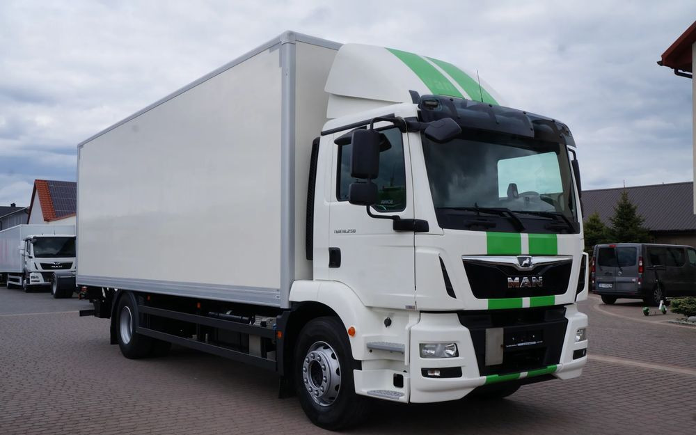 MAN TGM 18.250 / 18.290 EURO 6 KONTENER 19 PALET ŁAD. 9800 KG WINDA - Bakwagen: afbeelding 1 MAN TGM 18.250 / 18.290 EURO 6 KONTENER 19 PALET ŁAD. 9800 KG WINDA - Bakwagen: afbeelding 1