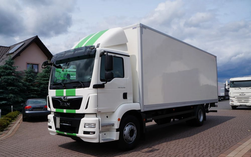 MAN TGM 18.250 / 18.290 EURO 6 KONTENER 19 PALET ŁAD. 9800 KG WINDA - Bakwagen: afbeelding 1 MAN TGM 18.250 / 18.290 EURO 6 KONTENER 19 PALET ŁAD. 9800 KG WINDA - Bakwagen: afbeelding 1