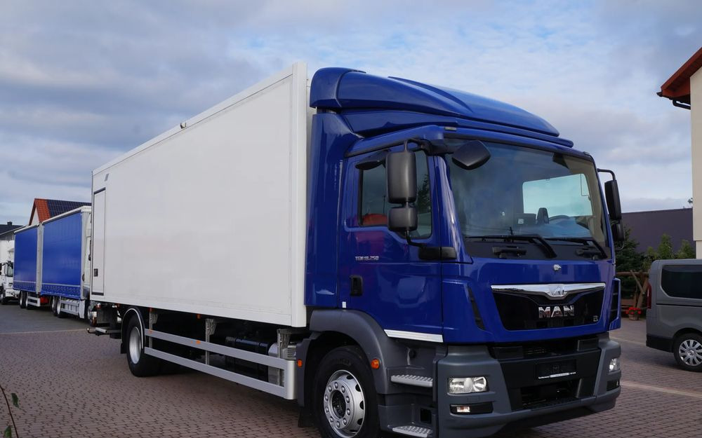 MAN TGM 18.250 EURO 6 CHŁODNIA KONTENER 7.50 m 275 TYS KM - Koelwagen vrachtwagen: afbeelding 4 MAN TGM 18.250 EURO 6 CHŁODNIA KONTENER 7.50 m 275 TYS KM - Koelwagen vrachtwagen: afbeelding 4