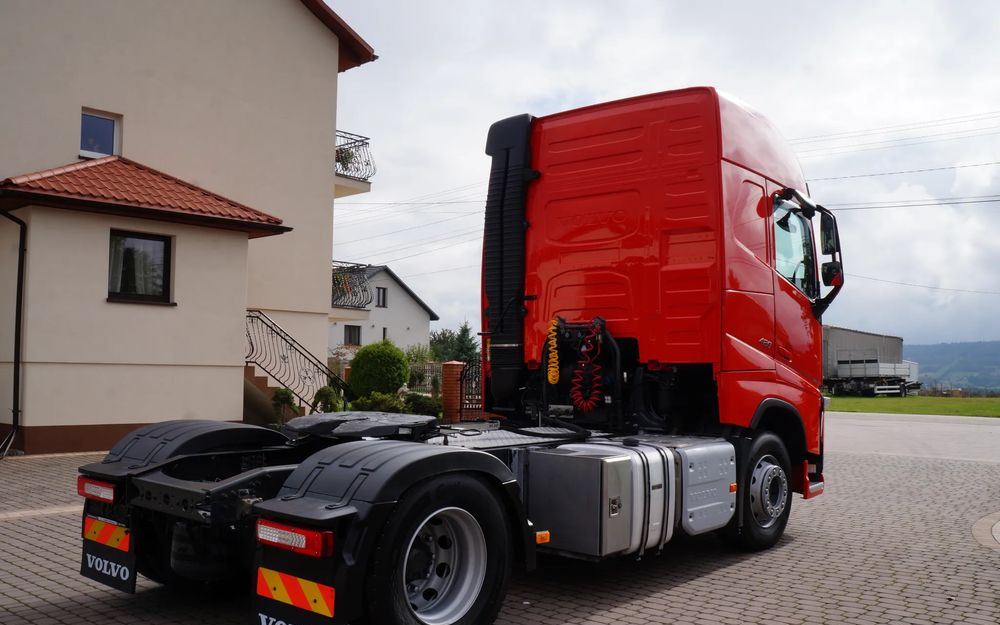 Volvo FH 4 EURO 6 GLOBETROTTER NISKI PRZEBIEG PEŁEN SERWIS - Trekker: afbeelding 4 Volvo FH 4 EURO 6 GLOBETROTTER NISKI PRZEBIEG PEŁEN SERWIS - Trekker: afbeelding 4