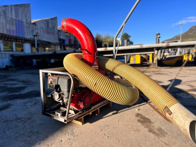 ASPIRATEUR A FEUILLE MOTORISÉ SUR BERCE (NET TVA) - Industriële stofzuiger: afbeelding 4 ASPIRATEUR A FEUILLE MOTORISÉ SUR BERCE (NET TVA) - Industriële stofzuiger: afbeelding 4