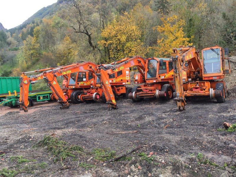 CASE Pelle Rail Route (PRIX POSSIBLE POUR LE LOT) - Mobiele graafmachine: afbeelding 1 CASE Pelle Rail Route (PRIX POSSIBLE POUR LE LOT) - Mobiele graafmachine: afbeelding 1