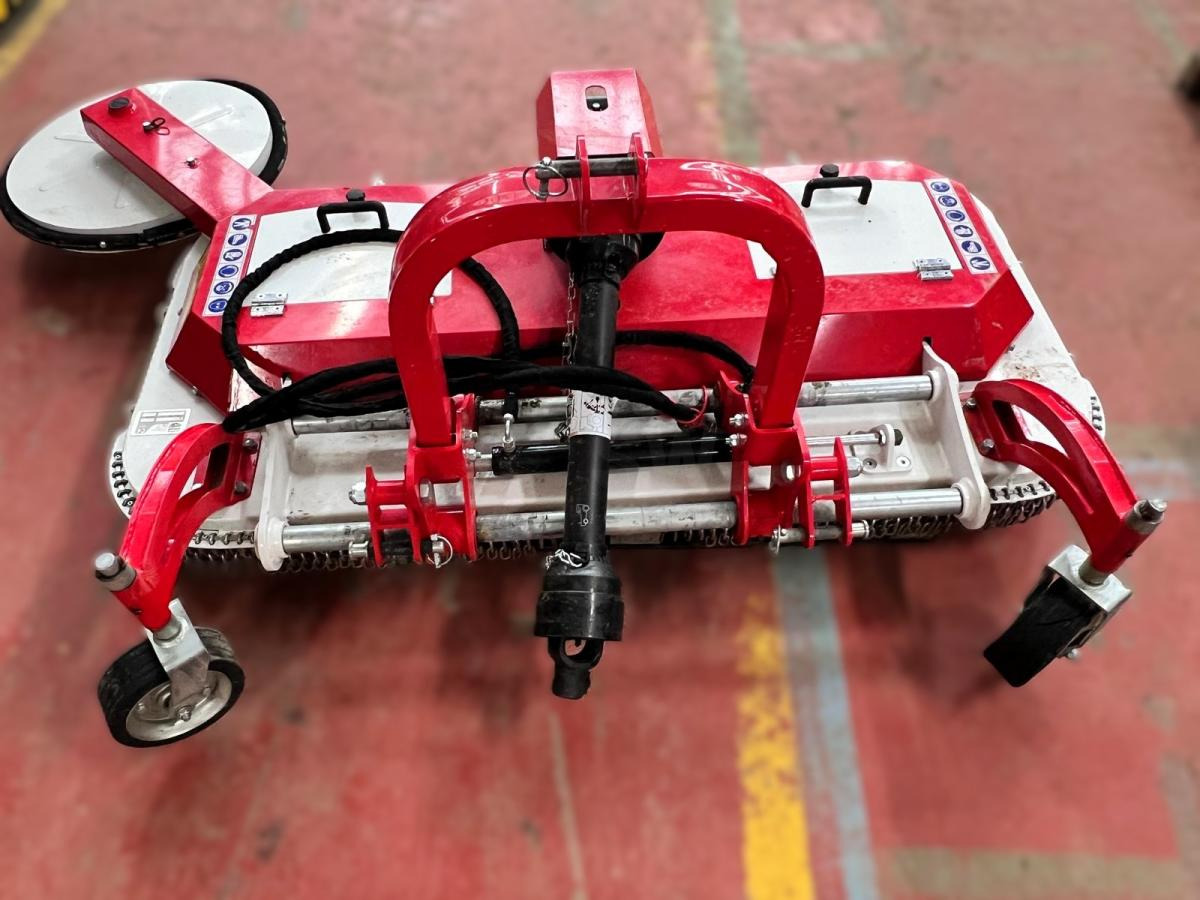 Giemme FMU180 Tondeuse portée attache 3 points pour tracteur - Klepelmaaier: afbeelding 3 Giemme FMU180 Tondeuse portée attache 3 points pour tracteur - Klepelmaaier: afbeelding 3