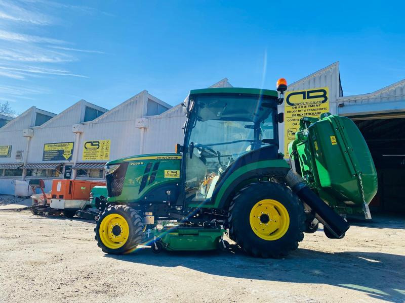 John Deere 2038R avec plateau de coupe et bas de ramassage - Mini tractor: afbeelding 2 John Deere 2038R avec plateau de coupe et bas de ramassage - Mini tractor: afbeelding 2