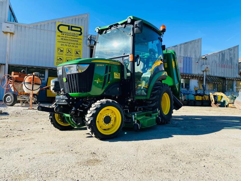 John Deere 2038R avec plateau de coupe et bas de ramassage - Mini tractor: afbeelding 1 John Deere 2038R avec plateau de coupe et bas de ramassage - Mini tractor: afbeelding 1