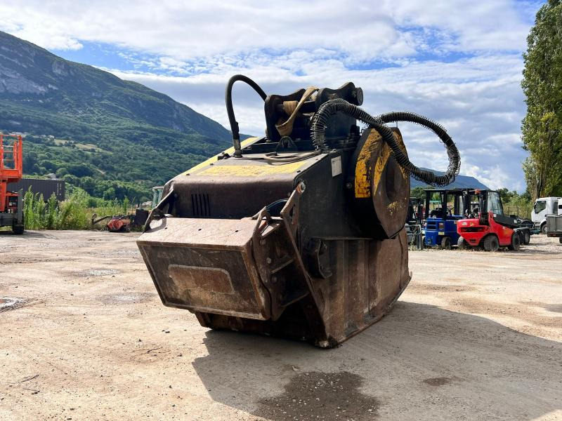 MB CRUSHER BF70.2 GODET CONCASSEUR AVEC AIMANT - Graafbak voor Bouwmachine: afbeelding 2 MB CRUSHER BF70.2 GODET CONCASSEUR AVEC AIMANT - Graafbak voor Bouwmachine: afbeelding 2