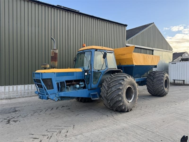 Ford 8210 Self Propelled Gravel Cart - Tractor: afbeelding 1 Ford 8210 Self Propelled Gravel Cart - Tractor: afbeelding 1