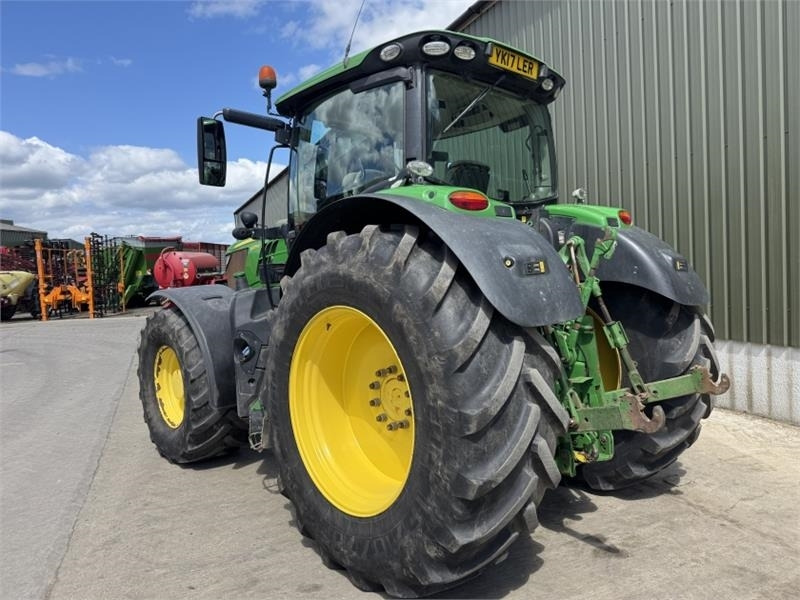 John Deere John Deere 6215R Autopower - Tractor: afbeelding 2 John Deere John Deere 6215R Autopower - Tractor: afbeelding 2