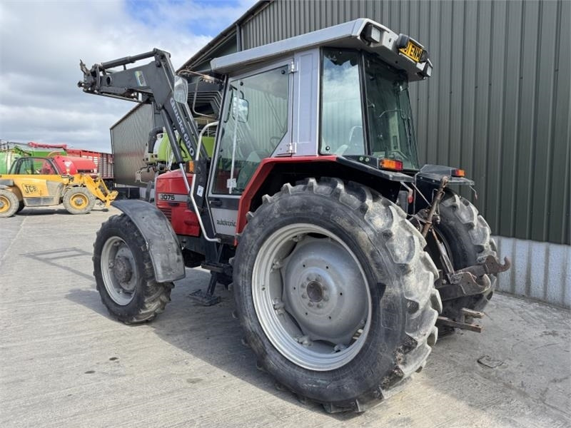 Massey Ferguson Massey Ferguson 3075 Dynashift *Low Hours* - Tractor: afbeelding 2 Massey Ferguson Massey Ferguson 3075 Dynashift *Low Hours* - Tractor: afbeelding 2