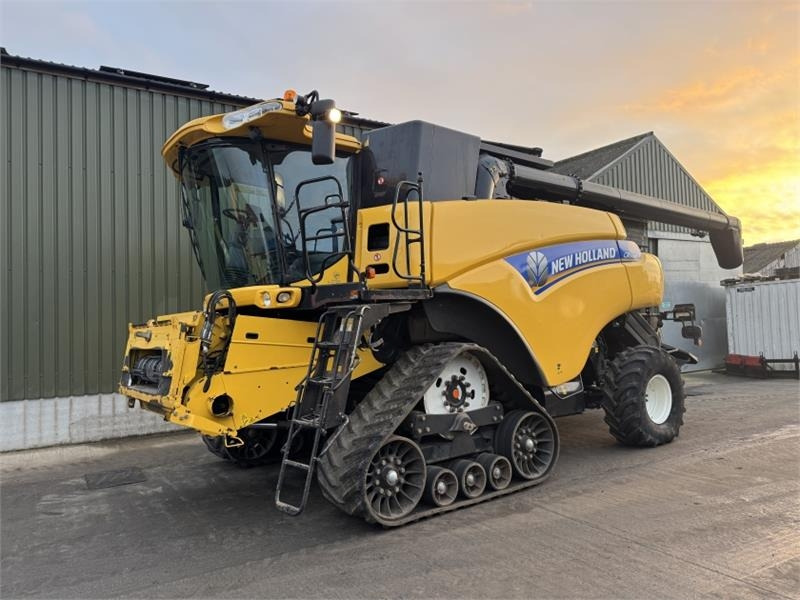 New Holland CR9080 c/w 30ft Varifeed Header - Oogstmachine toebehoor: afbeelding 1 New Holland CR9080 c/w 30ft Varifeed Header - Oogstmachine toebehoor: afbeelding 1