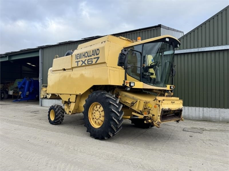 New Holland TX67 c/w 20ft Header - Oogstmachine toebehoor: afbeelding 1 New Holland TX67 c/w 20ft Header - Oogstmachine toebehoor: afbeelding 1