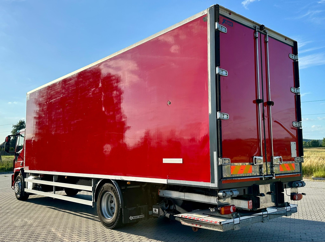 IVECO EUROCARGO 180-320 / CHŁODNIA / WINDA / 21 PALET / 8.5 M DŁUGOŚCI / CARRIER / SYPIALKA / EURO 6 - Koelwagen vrachtwagen: afbeelding 5 IVECO EUROCARGO 180-320 / CHŁODNIA / WINDA / 21 PALET / 8.5 M DŁUGOŚCI / CARRIER / SYPIALKA / EURO 6 - Koelwagen vrachtwagen: afbeelding 5