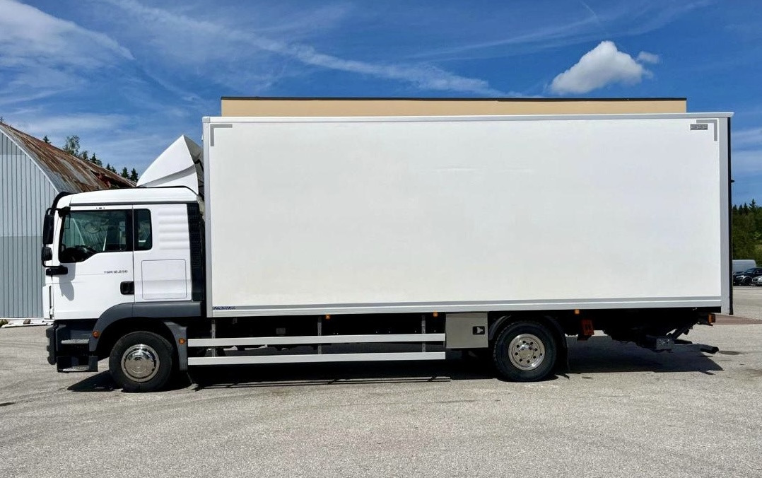 MAN TGM 12.250 / TGL / IZOTERMA / WINDA / 18 EUROPALET / SYPIALKA / AUTOMAT / 2018 ROK - Isotherm vrachtwagen: afbeelding 5 MAN TGM 12.250 / TGL / IZOTERMA / WINDA / 18 EUROPALET / SYPIALKA / AUTOMAT / 2018 ROK - Isotherm vrachtwagen: afbeelding 5