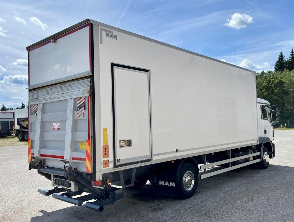 MAN TGM 12.250 / TGL / IZOTERMA / WINDA / 18 EUROPALET / SYPIALKA / AUTOMAT / 2018 ROK - Isotherm vrachtwagen: afbeelding 3 MAN TGM 12.250 / TGL / IZOTERMA / WINDA / 18 EUROPALET / SYPIALKA / AUTOMAT / 2018 ROK - Isotherm vrachtwagen: afbeelding 3