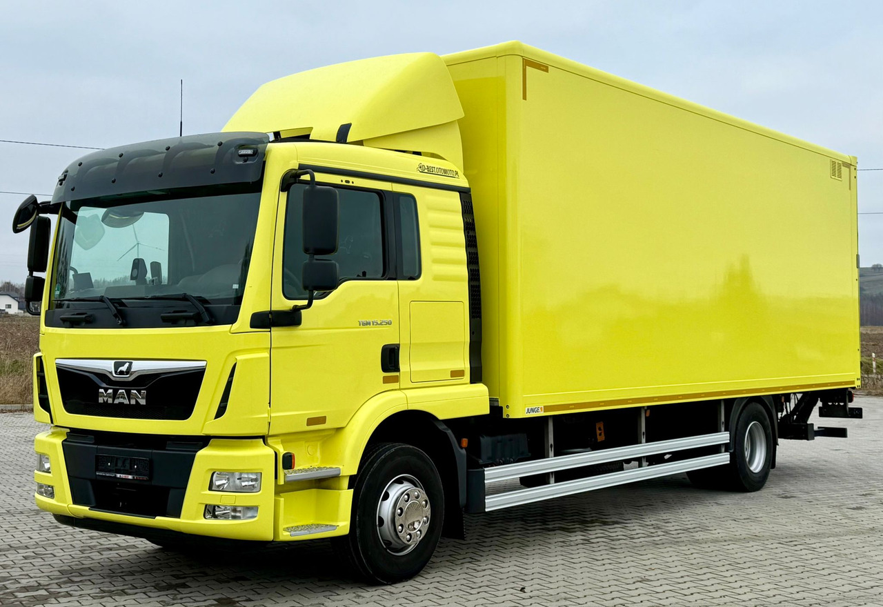 MAN TGM 15.250 / IZOTERMA / WINDA / 18 EUROPALET / ŁADOWNOŚĆ 7 615 KG / 150 TYŚ KM / AUTOMAT / JAK NOWY / 2020 ROK / KONTENER - Isotherm vrachtwagen: afbeelding 2 MAN TGM 15.250 / IZOTERMA / WINDA / 18 EUROPALET / ŁADOWNOŚĆ 7 615 KG / 150 TYŚ KM / AUTOMAT / JAK NOWY / 2020 ROK / KONTENER - Isotherm vrachtwagen: afbeelding 2
