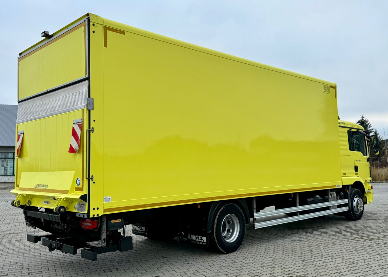MAN TGM 15.250 / IZOTERMA / WINDA / 18 EUROPALET / ŁADOWNOŚĆ 7 615 KG / 150 TYŚ KM / AUTOMAT / JAK NOWY / 2020 ROK / KONTENER - Isotherm vrachtwagen: afbeelding 3 MAN TGM 15.250 / IZOTERMA / WINDA / 18 EUROPALET / ŁADOWNOŚĆ 7 615 KG / 150 TYŚ KM / AUTOMAT / JAK NOWY / 2020 ROK / KONTENER - Isotherm vrachtwagen: afbeelding 3
