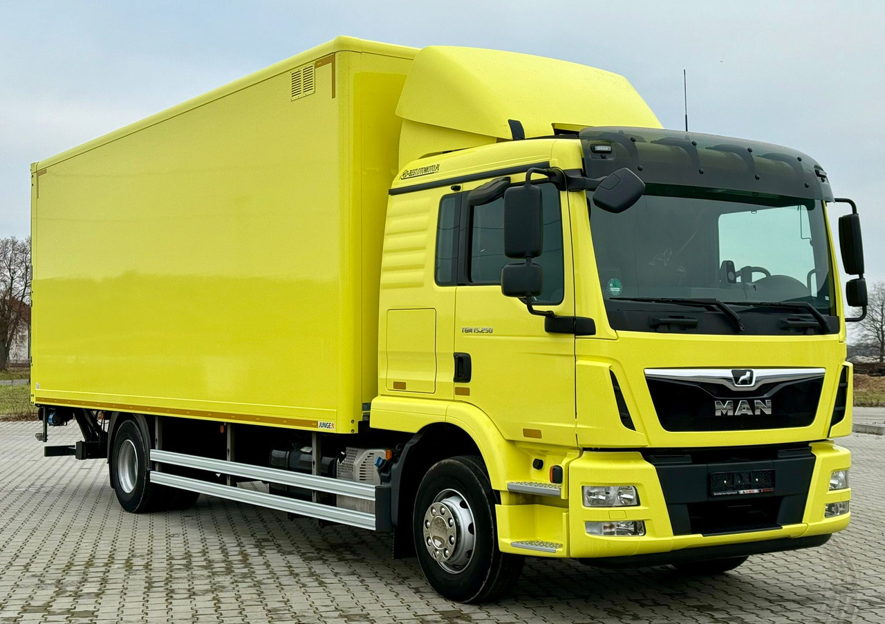MAN TGM 15.250 / IZOTERMA / WINDA / 18 EUROPALET / ŁADOWNOŚĆ 7 615 KG / 150 TYŚ KM / AUTOMAT / JAK NOWY / 2020 ROK / KONTENER - Isotherm vrachtwagen: afbeelding 1 MAN TGM 15.250 / IZOTERMA / WINDA / 18 EUROPALET / ŁADOWNOŚĆ 7 615 KG / 150 TYŚ KM / AUTOMAT / JAK NOWY / 2020 ROK / KONTENER - Isotherm vrachtwagen: afbeelding 1