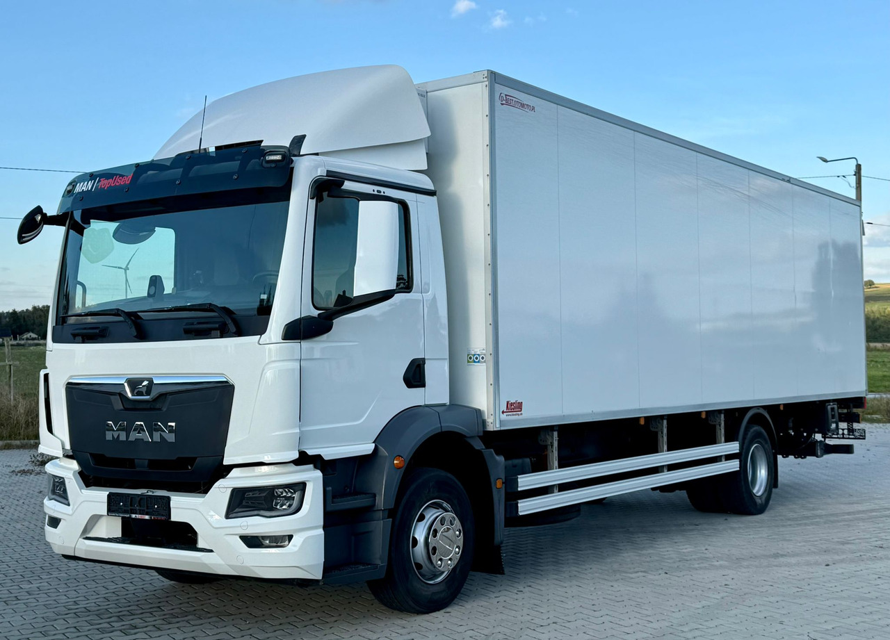 MAN TGM 15.290 / CHŁODNIA / WINDA / 8.3 M DŁUGOŚCI / 20 EUROPALET / THERMO KING / +30/-30 / AUTOMAT / 2021 ROK / SERWISOWANY - Koelwagen vrachtwagen: afbeelding 2 MAN TGM 15.290 / CHŁODNIA / WINDA / 8.3 M DŁUGOŚCI / 20 EUROPALET / THERMO KING / +30/-30 / AUTOMAT / 2021 ROK / SERWISOWANY - Koelwagen vrachtwagen: afbeelding 2