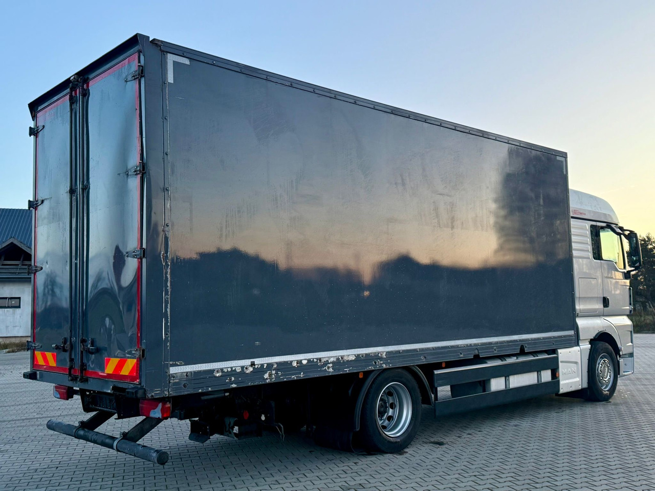 MAN TGX 18.400 / FIRANKA / KONTENER / NISKI PRZEBIEG / EURO 6 / AUTOMAT / SYPIALKA / 2016 ROK - Schuifzeilen vrachtwagen: afbeelding 3 MAN TGX 18.400 / FIRANKA / KONTENER / NISKI PRZEBIEG / EURO 6 / AUTOMAT / SYPIALKA / 2016 ROK - Schuifzeilen vrachtwagen: afbeelding 3