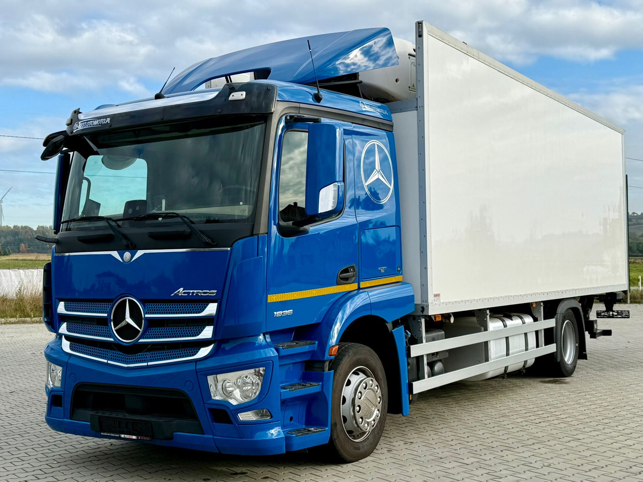 MERCEDES-BENZ ACTROS 1836 / CHŁODNIA / WINDA / 18 PALET / SILNIK 10677 cm3 / CARRIER / SYPIALKA / AUTOMAT / 2018 ROK - Koelwagen vrachtwagen: afbeelding 2 MERCEDES-BENZ ACTROS 1836 / CHŁODNIA / WINDA / 18 PALET / SILNIK 10677 cm3 / CARRIER / SYPIALKA / AUTOMAT / 2018 ROK - Koelwagen vrachtwagen: afbeelding 2