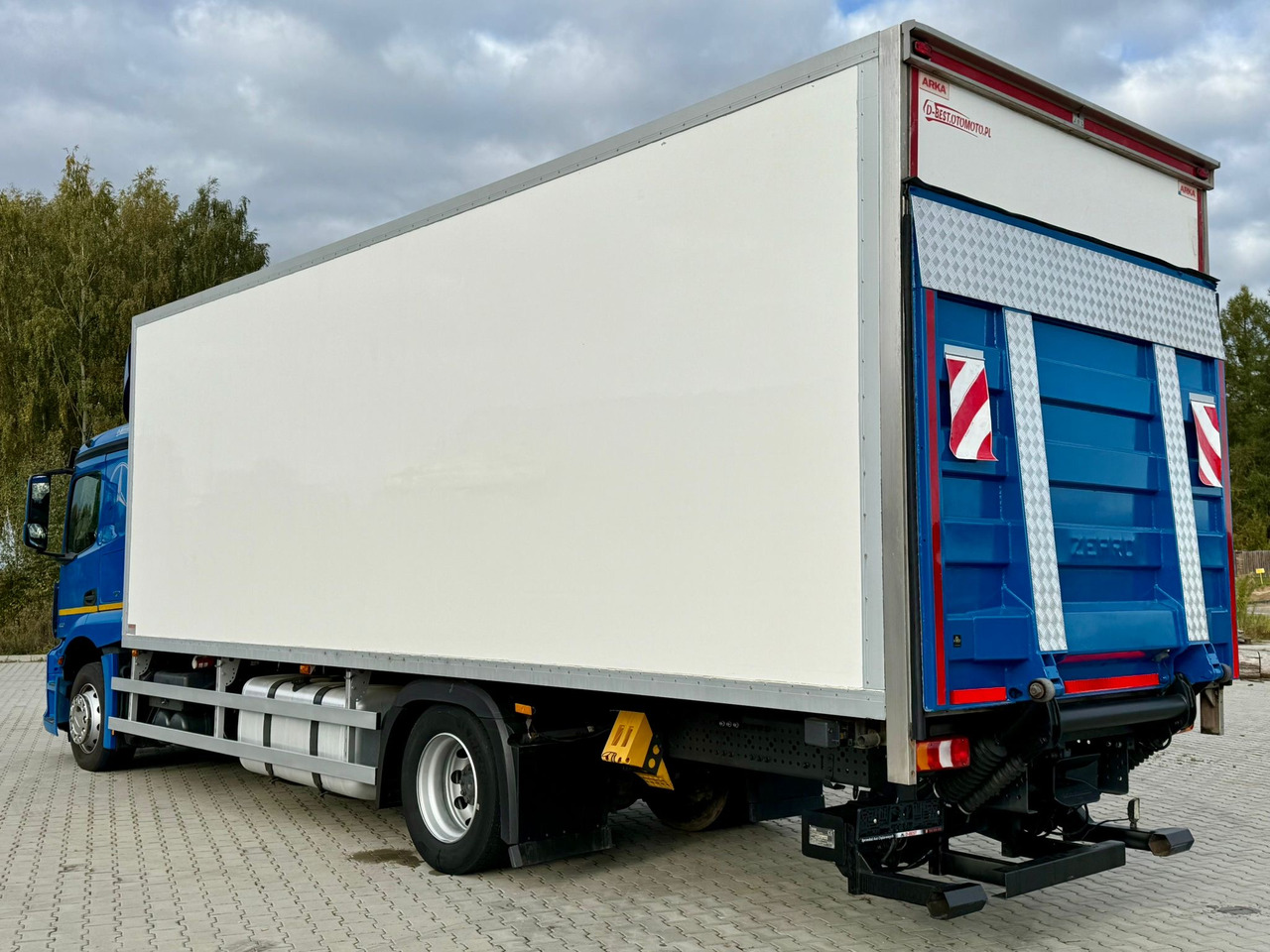 MERCEDES-BENZ ACTROS 1836 / CHŁODNIA / WINDA / 18 PALET / SILNIK 10677 cm3 / CARRIER / SYPIALKA / AUTOMAT / 2018 ROK - Koelwagen vrachtwagen: afbeelding 4 MERCEDES-BENZ ACTROS 1836 / CHŁODNIA / WINDA / 18 PALET / SILNIK 10677 cm3 / CARRIER / SYPIALKA / AUTOMAT / 2018 ROK - Koelwagen vrachtwagen: afbeelding 4