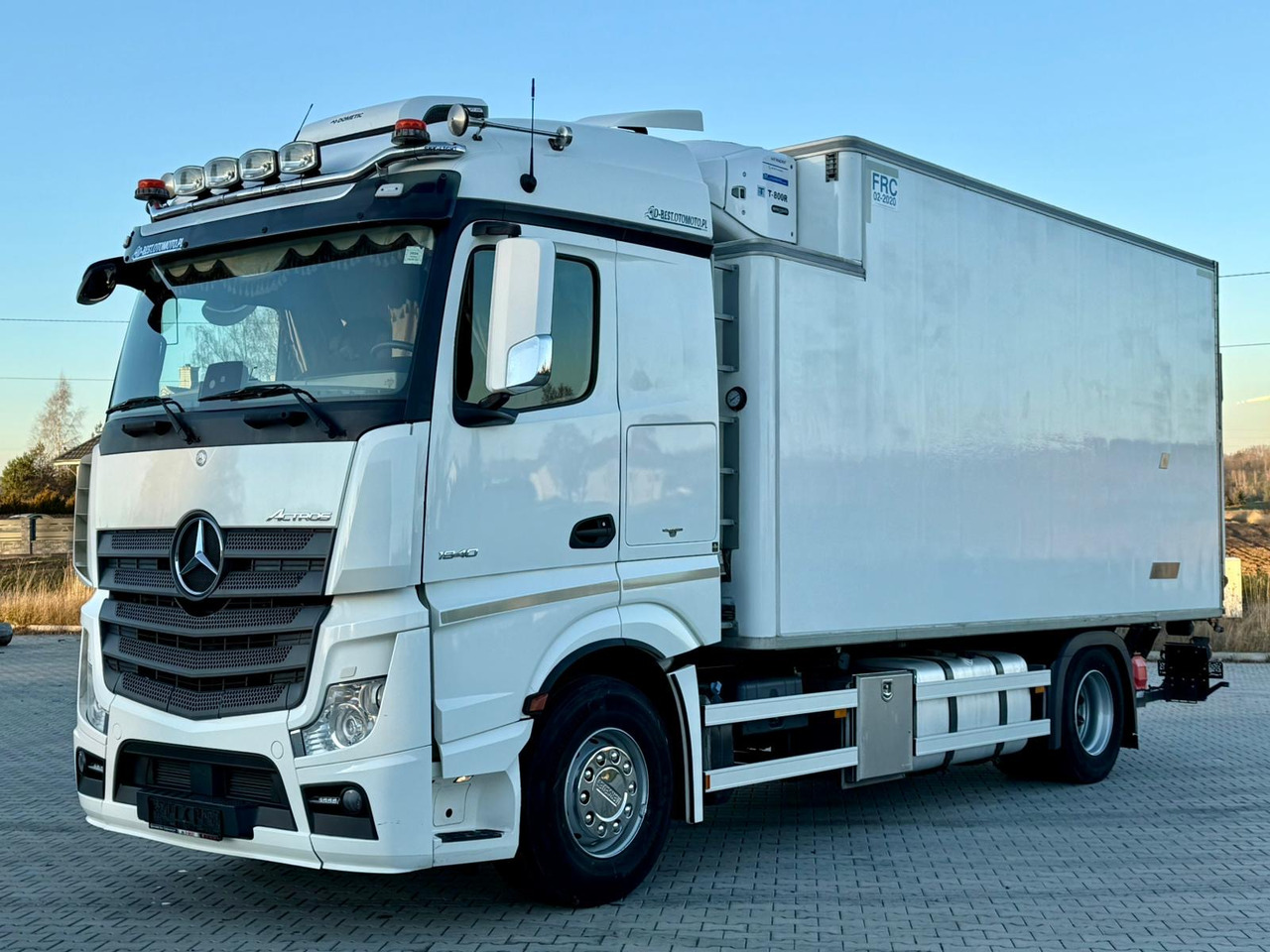MERCEDES-BENZ ACTROS 1840 / CHŁODNIA / WINDA / 15 EUROPALET / 6.10 M DŁUGOŚCI / DUŻA KABINA / AUTOMAT / SPROWADZONY / SERWISOWANY / EURO 6 - Koelwagen vrachtwagen: afbeelding 2 MERCEDES-BENZ ACTROS 1840 / CHŁODNIA / WINDA / 15 EUROPALET / 6.10 M DŁUGOŚCI / DUŻA KABINA / AUTOMAT / SPROWADZONY / SERWISOWANY / EURO 6 - Koelwagen vrachtwagen: afbeelding 2