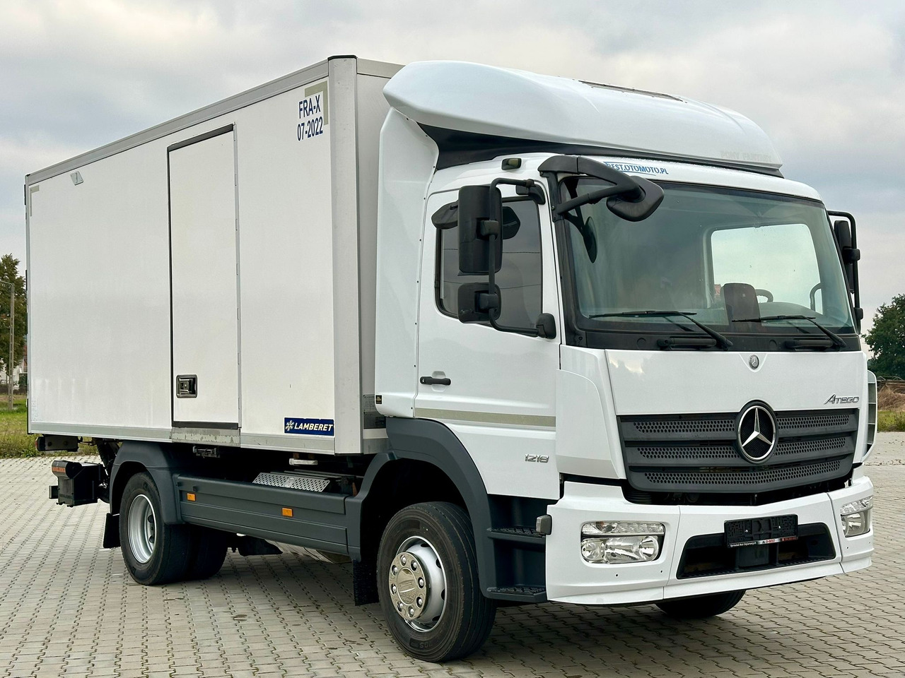 MERCEDES-BENZ ATEGO 1218 / CHŁODNIA / WINDA / 12 PALET / 5.10 M DŁUGOŚCI / AUTOMAT / LAMBERET / 5090 KG ŁADOWNOŚCI - Koelwagen vrachtwagen: afbeelding 1 MERCEDES-BENZ ATEGO 1218 / CHŁODNIA / WINDA / 12 PALET / 5.10 M DŁUGOŚCI / AUTOMAT / LAMBERET / 5090 KG ŁADOWNOŚCI - Koelwagen vrachtwagen: afbeelding 1