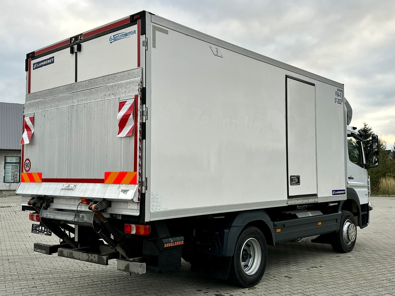 MERCEDES-BENZ ATEGO 1218 / CHŁODNIA / WINDA / 12 PALET / 5.10 M DŁUGOŚCI / AUTOMAT / LAMBERET / 5090 KG ŁADOWNOŚCI - Koelwagen vrachtwagen: afbeelding 4 MERCEDES-BENZ ATEGO 1218 / CHŁODNIA / WINDA / 12 PALET / 5.10 M DŁUGOŚCI / AUTOMAT / LAMBERET / 5090 KG ŁADOWNOŚCI - Koelwagen vrachtwagen: afbeelding 4