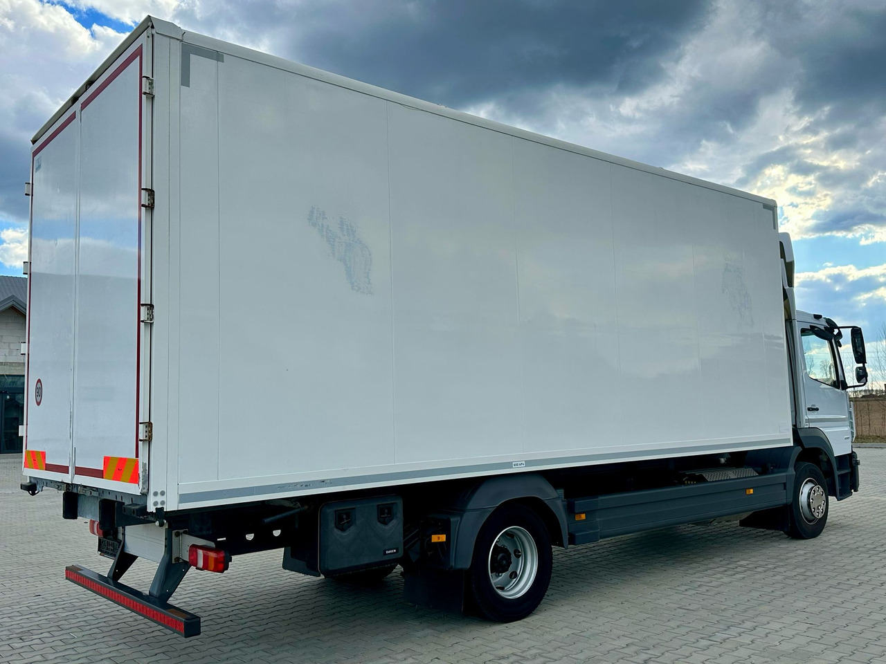 MERCEDES-BENZ ATEGO / 1221 / IZOTERMA / KONTENER / AUTOMAT / 230 TYS KM / 17 EUROPALET / 6.8 M DŁUGOŚCI / 2019 ROK - Isotherm vrachtwagen: afbeelding 4 MERCEDES-BENZ ATEGO / 1221 / IZOTERMA / KONTENER / AUTOMAT / 230 TYS KM / 17 EUROPALET / 6.8 M DŁUGOŚCI / 2019 ROK - Isotherm vrachtwagen: afbeelding 4