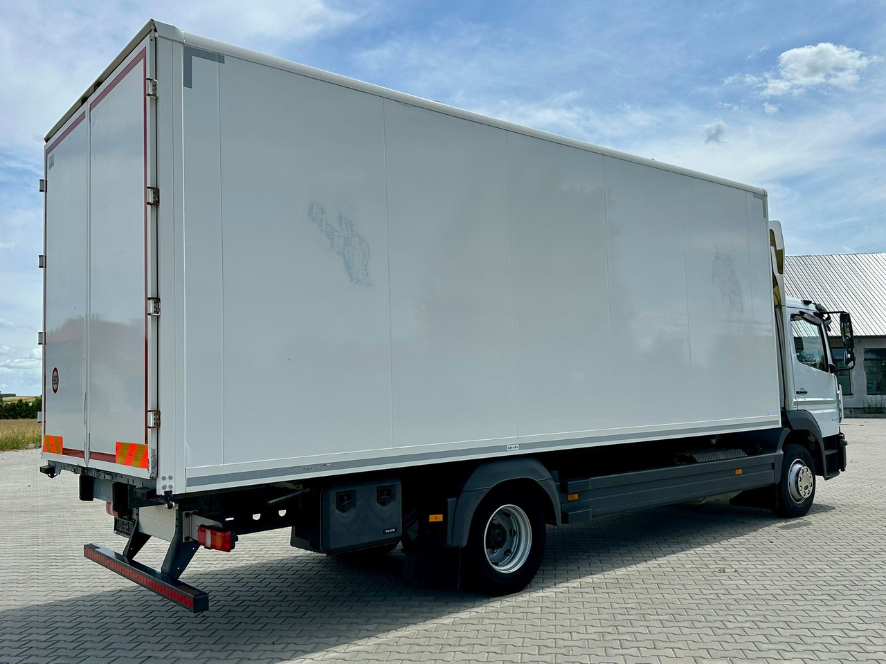 MERCEDES-BENZ ATEGO / 1221 / IZOTERMA / KONTENER / AUTOMAT / 230 TYS KM / 17 EUROPALET / 6.8 M DŁUGOŚCI / 2019 ROK - Isotherm vrachtwagen: afbeelding 3 MERCEDES-BENZ ATEGO / 1221 / IZOTERMA / KONTENER / AUTOMAT / 230 TYS KM / 17 EUROPALET / 6.8 M DŁUGOŚCI / 2019 ROK - Isotherm vrachtwagen: afbeelding 3