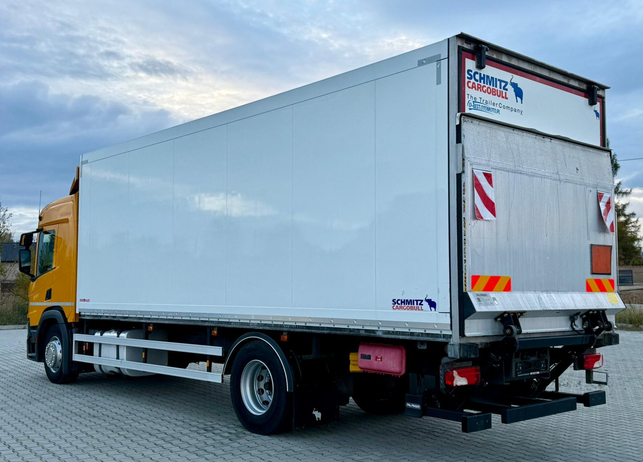 SCANIA P220 / IZOTERMA / WINDA / SCHMITZ / 18 PALET / SILNIK 6 / SYPIALKA / 2019 ROK / NISKI PRZEBIEG - Isotherm vrachtwagen: afbeelding 3 SCANIA P220 / IZOTERMA / WINDA / SCHMITZ / 18 PALET / SILNIK 6 / SYPIALKA / 2019 ROK / NISKI PRZEBIEG - Isotherm vrachtwagen: afbeelding 3