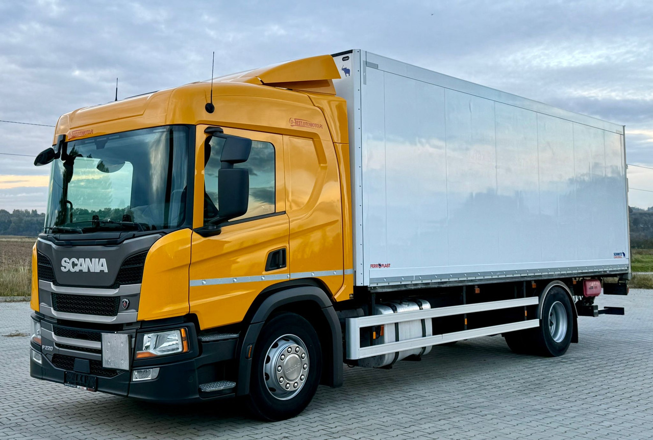 SCANIA P220 / IZOTERMA / WINDA / SCHMITZ / 18 PALET / SILNIK 6 / SYPIALKA / 2019 ROK / NISKI PRZEBIEG - Isotherm vrachtwagen: afbeelding 2 SCANIA P220 / IZOTERMA / WINDA / SCHMITZ / 18 PALET / SILNIK 6 / SYPIALKA / 2019 ROK / NISKI PRZEBIEG - Isotherm vrachtwagen: afbeelding 2
