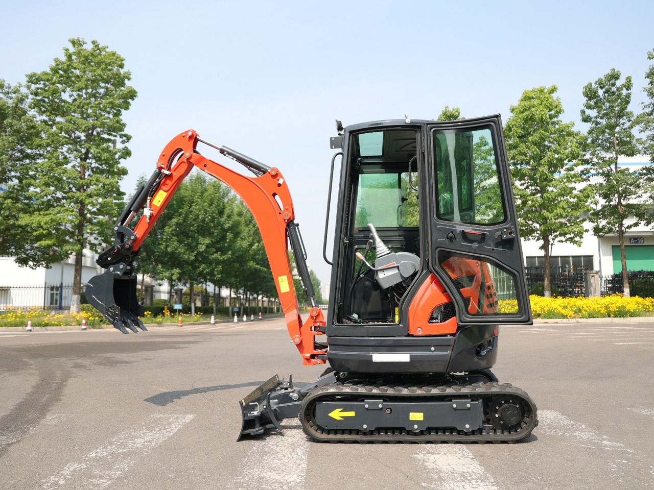 KUBOTA Diesel Mini excavator 2.5 Ton - Müller Machinery MB 25 Plus - VKSH - Minigraafmachine: afbeelding 2 KUBOTA Diesel Mini excavator 2.5 Ton - Müller Machinery MB 25 Plus - VKSH - Minigraafmachine: afbeelding 2