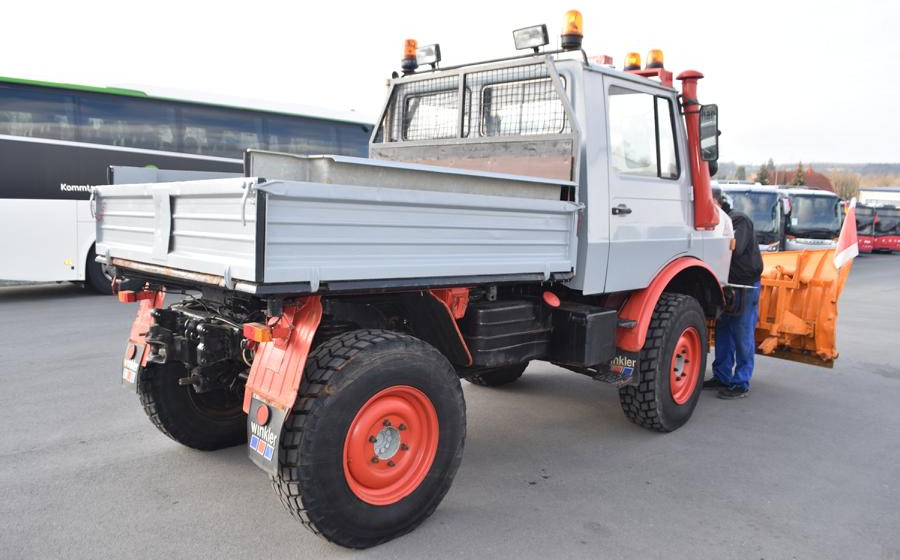 Mercedes-Benz Unimog 424 - Kipper vrachtwagen: afbeelding 4 Mercedes-Benz Unimog 424 - Kipper vrachtwagen: afbeelding 4