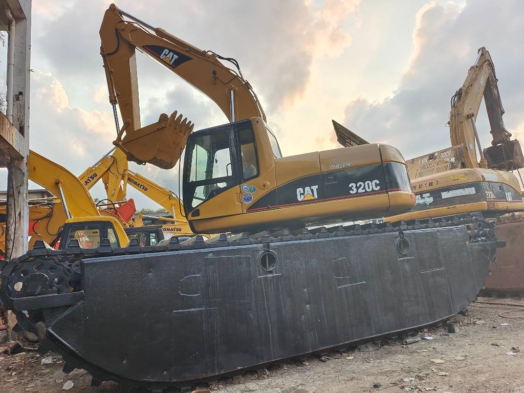 CAT 320 C - Amfibische graafmachine: afbeelding 1 CAT 320 C - Amfibische graafmachine: afbeelding 1