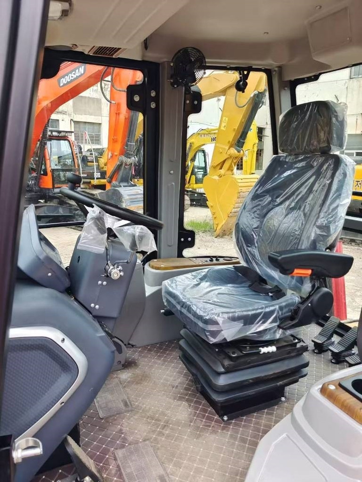 CAT 420 F 100% brand new machine - Graaflaadmachine: afbeelding 2 CAT 420 F 100% brand new machine - Graaflaadmachine: afbeelding 2