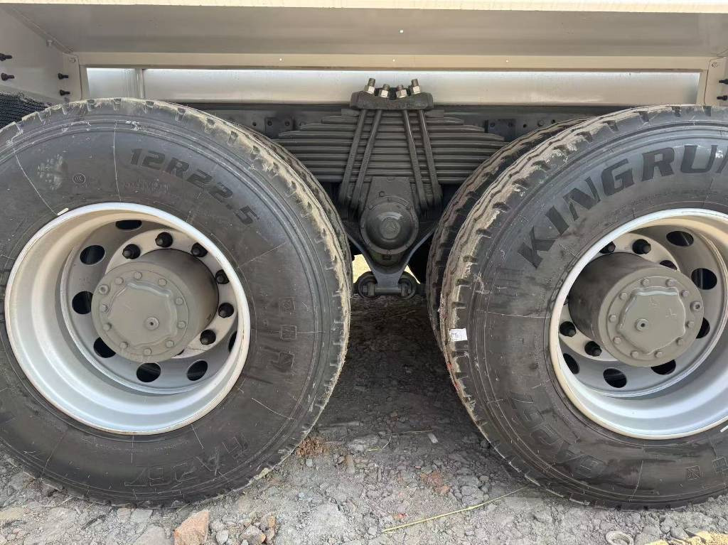 Howo 100% New and used - Tankwagen: afbeelding 5 Howo 100% New and used - Tankwagen: afbeelding 5