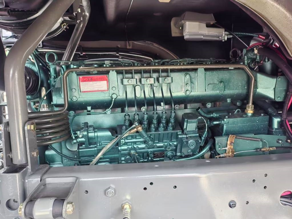 Howo 371 8x4 - Kipper aanhangwagen: afbeelding 4 Howo 371 8x4 - Kipper aanhangwagen: afbeelding 4