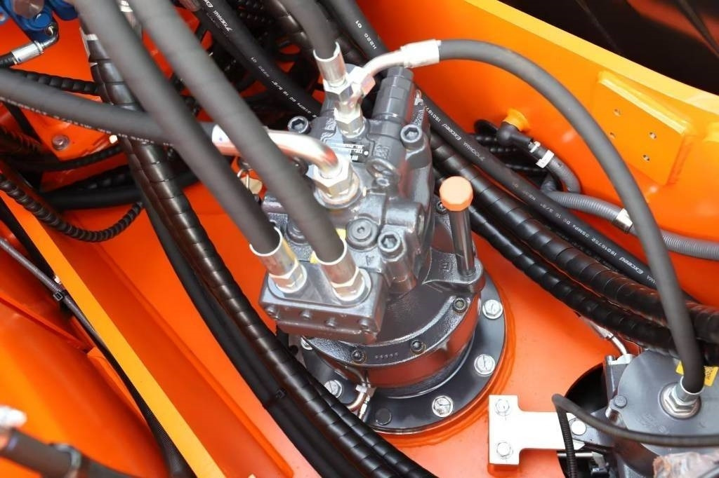 Lonking LG 6135 G4 100% Brand New Machine - Rupsgraafmachine: afbeelding 3 Lonking LG 6135 G4 100% Brand New Machine - Rupsgraafmachine: afbeelding 3