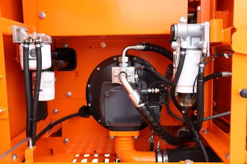 Lonking LG 6135 G4 100% Brand New Machine - Rupsgraafmachine: afbeelding 2 Lonking LG 6135 G4 100% Brand New Machine - Rupsgraafmachine: afbeelding 2