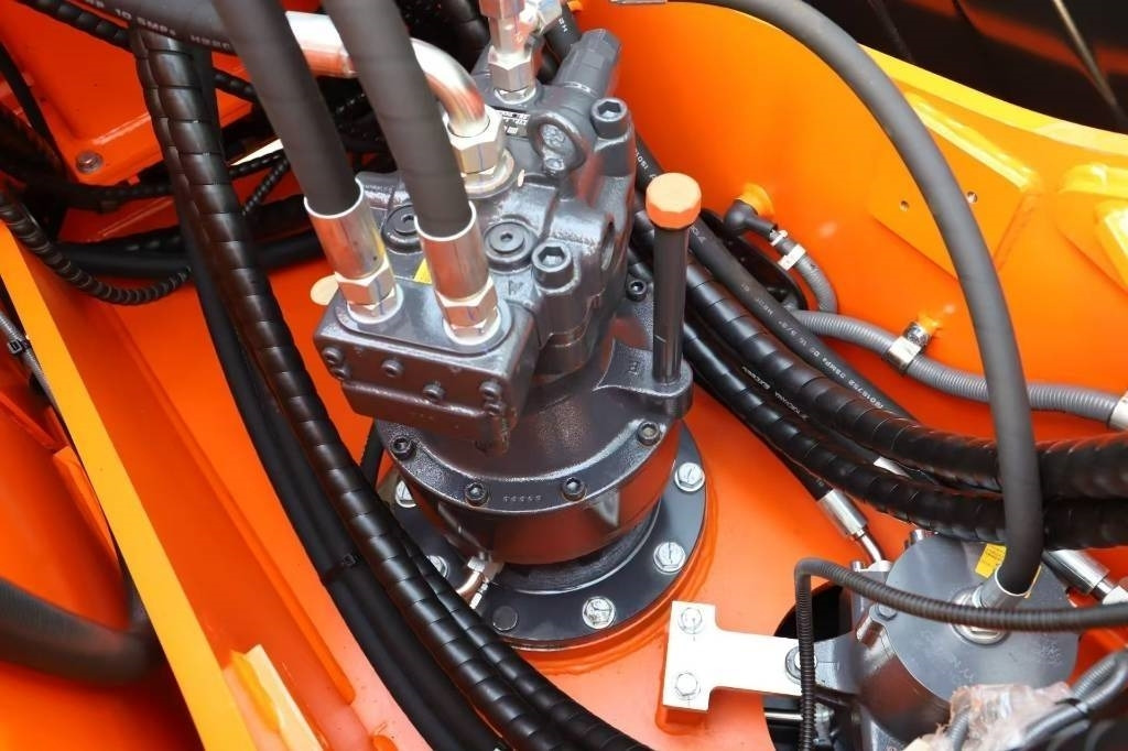 Lonking LG 6135 G4 100% Brand New Machine - Rupsgraafmachine: afbeelding 4 Lonking LG 6135 G4 100% Brand New Machine - Rupsgraafmachine: afbeelding 4