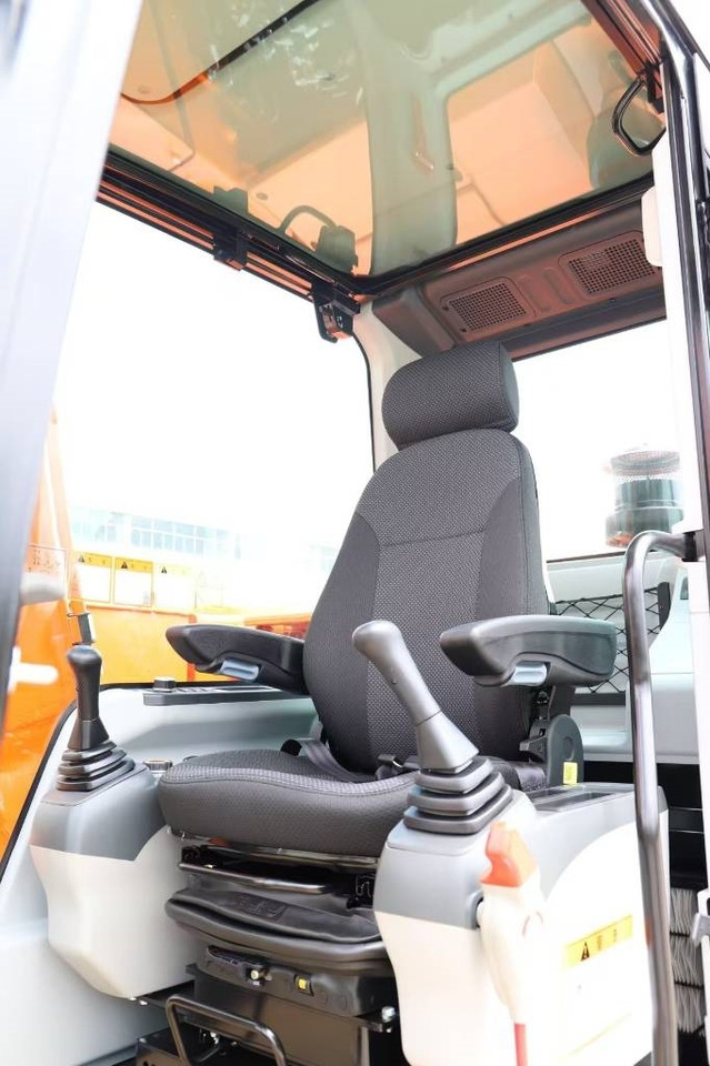 Lonking LG 6150 G4 100% brand new machine - Rupsgraafmachine: afbeelding 3 Lonking LG 6150 G4 100% brand new machine - Rupsgraafmachine: afbeelding 3