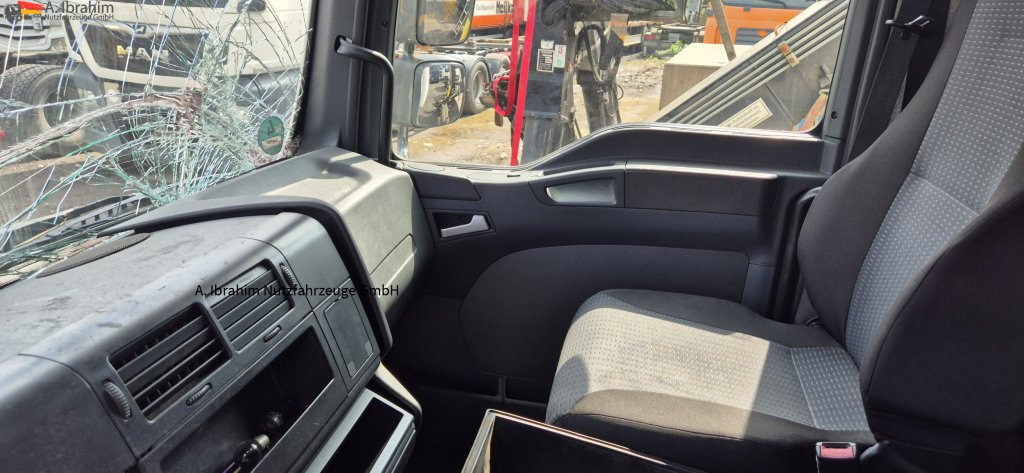 MAN TGL 8.150 4X2 BL Unfallschaden bedingt fahrbereit, Motor ok - Bestelwagen: afbeelding 2 MAN TGL 8.150 4X2 BL Unfallschaden bedingt fahrbereit, Motor ok - Bestelwagen: afbeelding 2