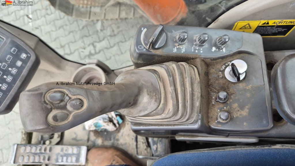 Hitachi 225 USLC - Rupsgraafmachine: afbeelding 2 Hitachi 225 USLC - Rupsgraafmachine: afbeelding 2