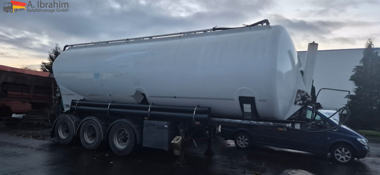 Kässbohrer SSK 42 | 1 Kammer | 42 m³ | Kippsilo | 1 x Liftachse | Scheibenbremse - Bulkoplegger: afbeelding 1 Kässbohrer SSK 42 | 1 Kammer | 42 m³ | Kippsilo | 1 x Liftachse | Scheibenbremse - Bulkoplegger: afbeelding 1